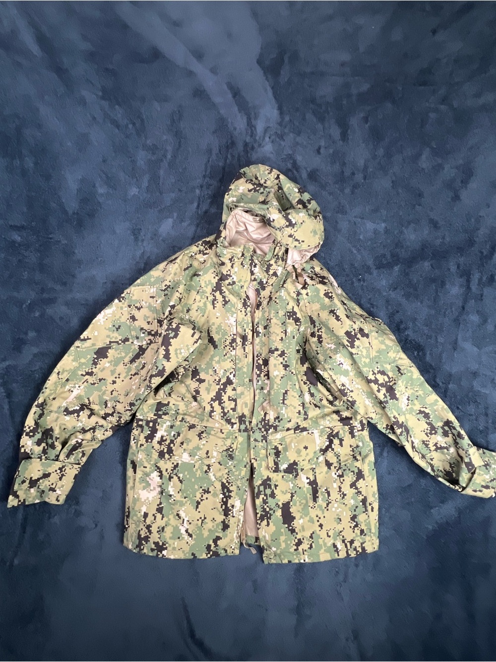 US Navy Working Uniform Type
III AOR2 camouflage Gore-Tex parka, sz-Small Short.